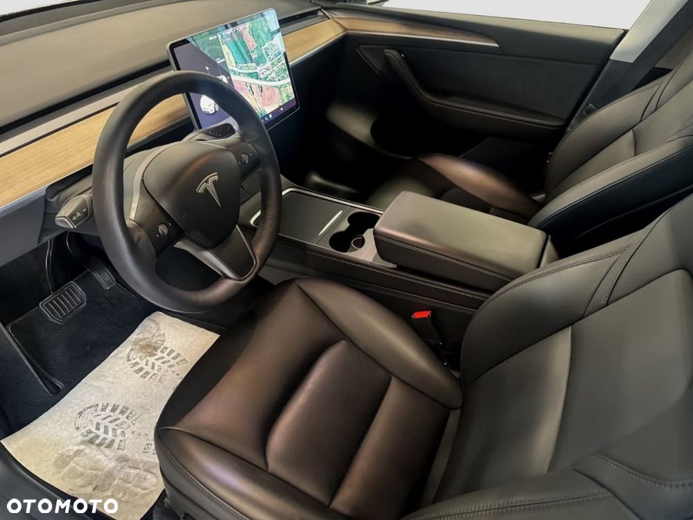Tesla Model Y Long Range AWD - 21