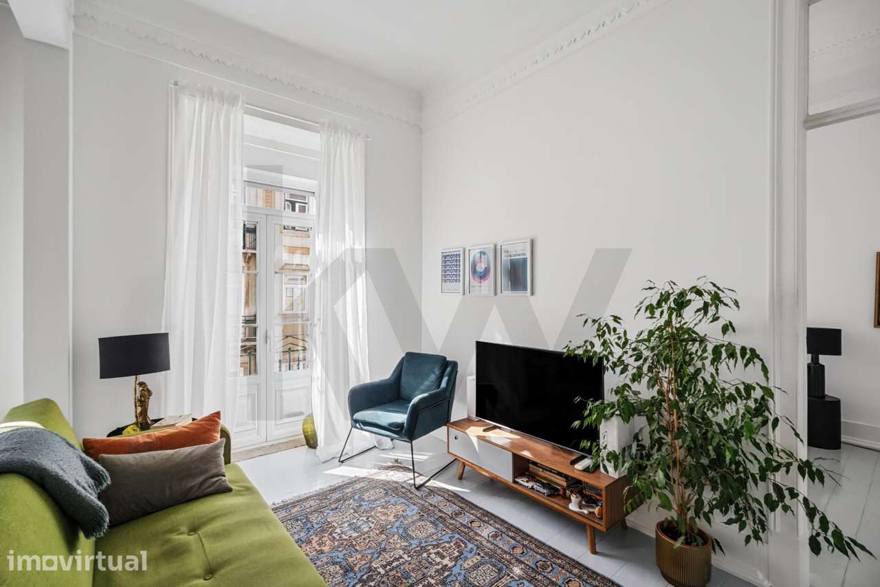 Apartamento T2+1 com 3 varandas e renovação de arquiteto em Arroios | - Grande imagem: 4/35