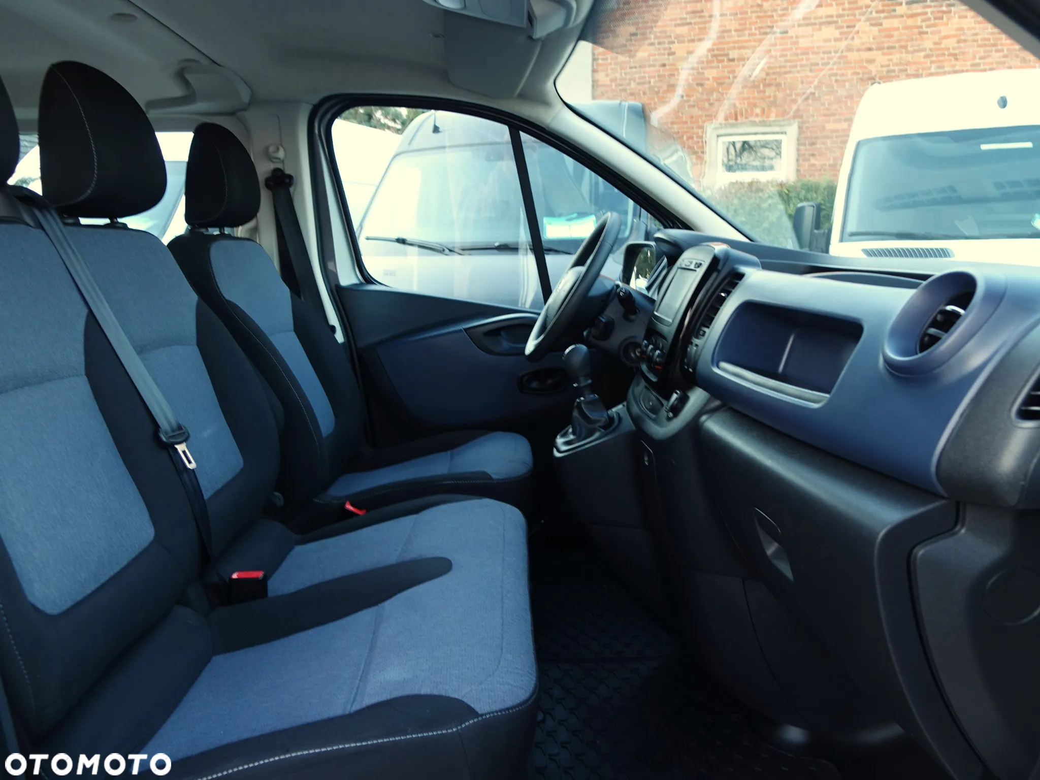 Opel Vivaro 6-osobowy brygadówka L1H1 - 11