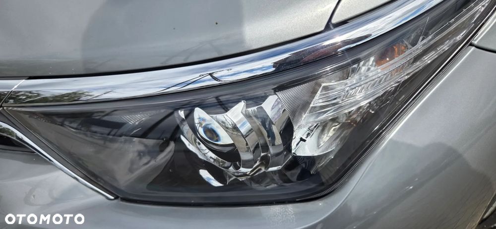 Toyota Auris 1.6 D-4D Design Edition - 25