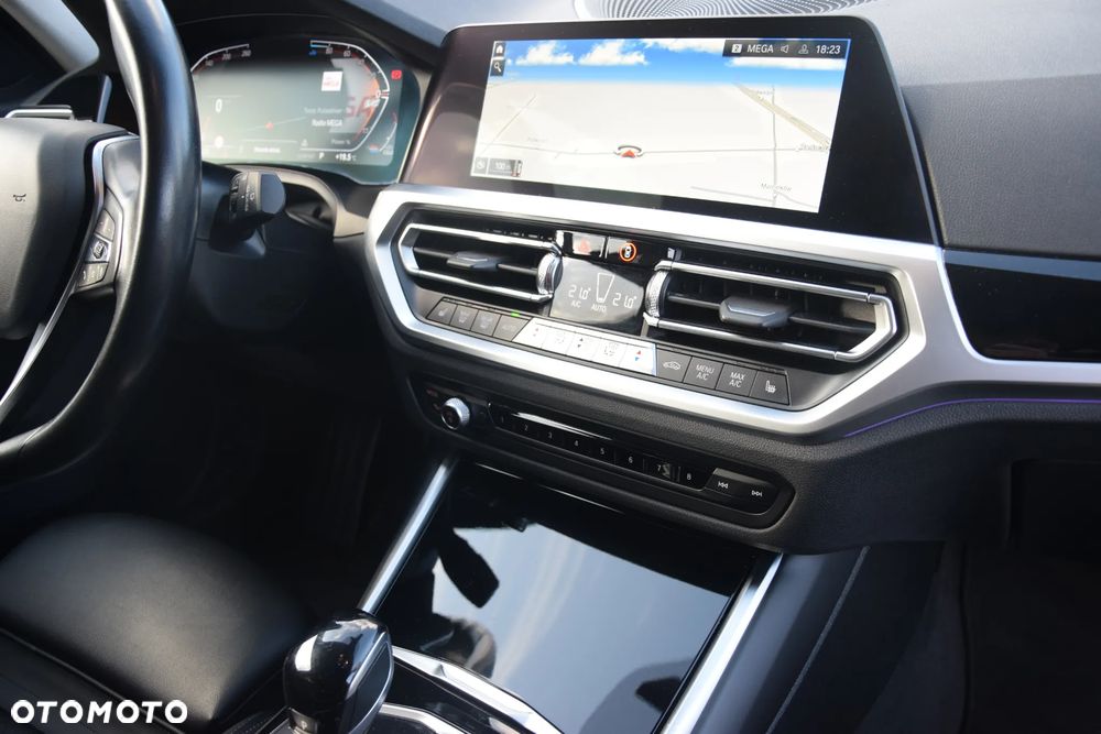 BMW Seria 3 320d xDrive Luxury Line Purity sport - 32
