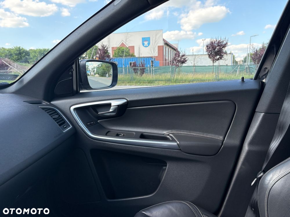 Volvo XC 60 D4 Drive-E R-Design Momentum - 26