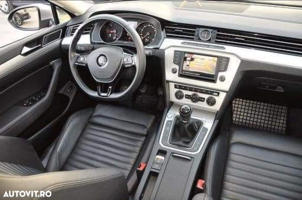 Volkswagen Passat 2.0 TDI Comfortline - 9
