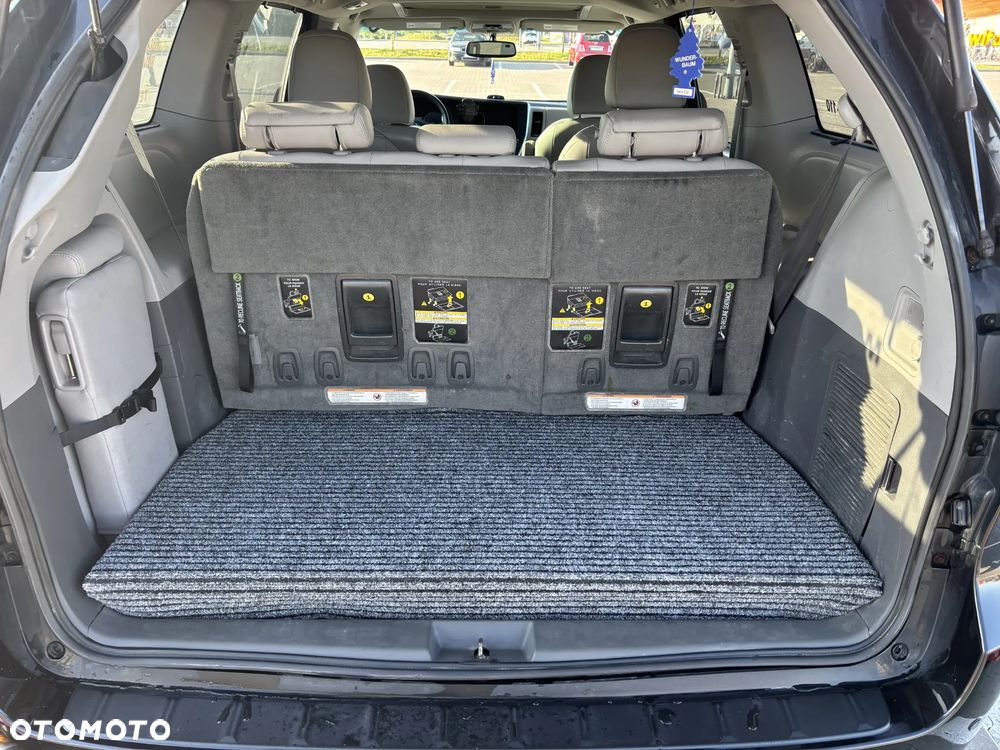 Toyota Sienna 3.5 V6 - 18