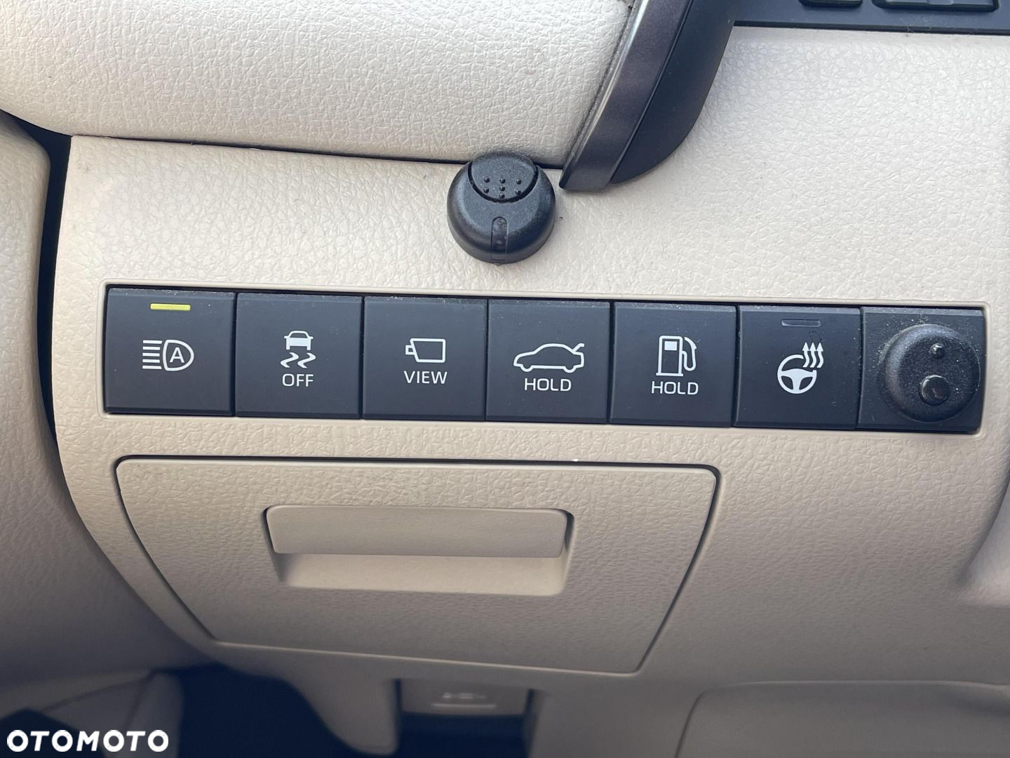 Toyota Camry - 18