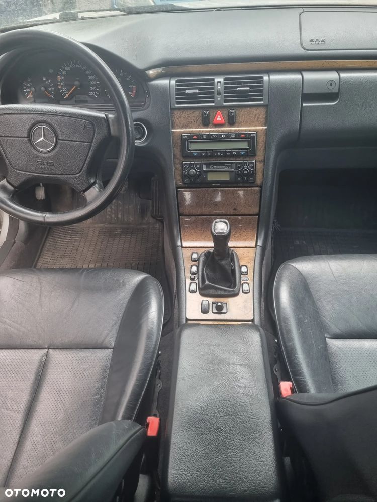 Mercedes-Benz Klasa E 200 Kompressor Avantgarde - 11