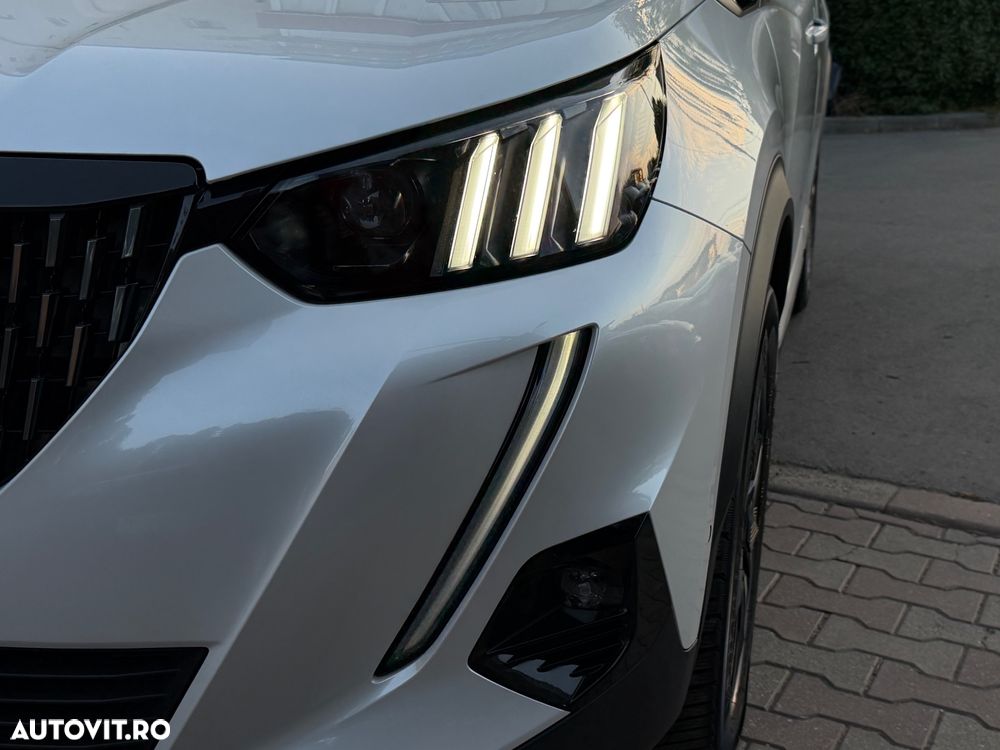 Peugeot 2008 1.2 L PureTech STT EAT8 GT Line - 35