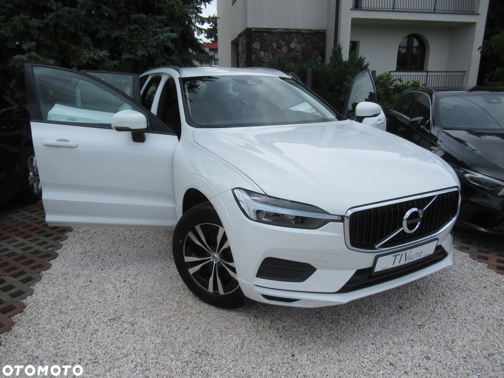 Volvo XC 60 B4 B Momentum - 37