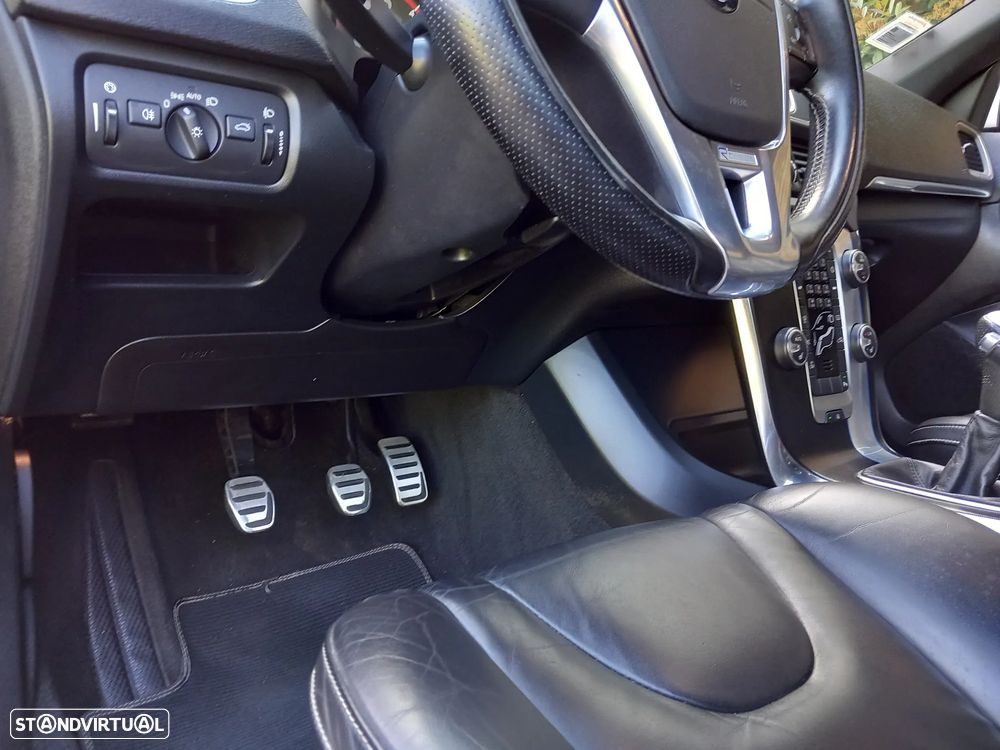 Volvo V40 D2 R Design - 12