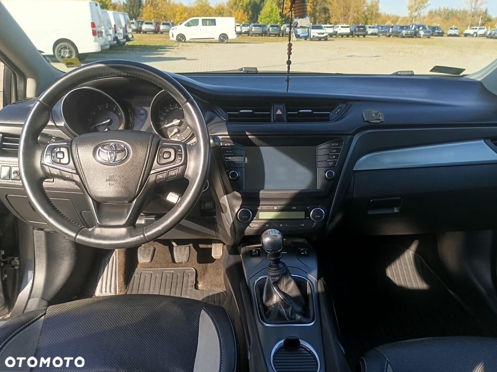 Toyota Avensis 1.8 Active - 6