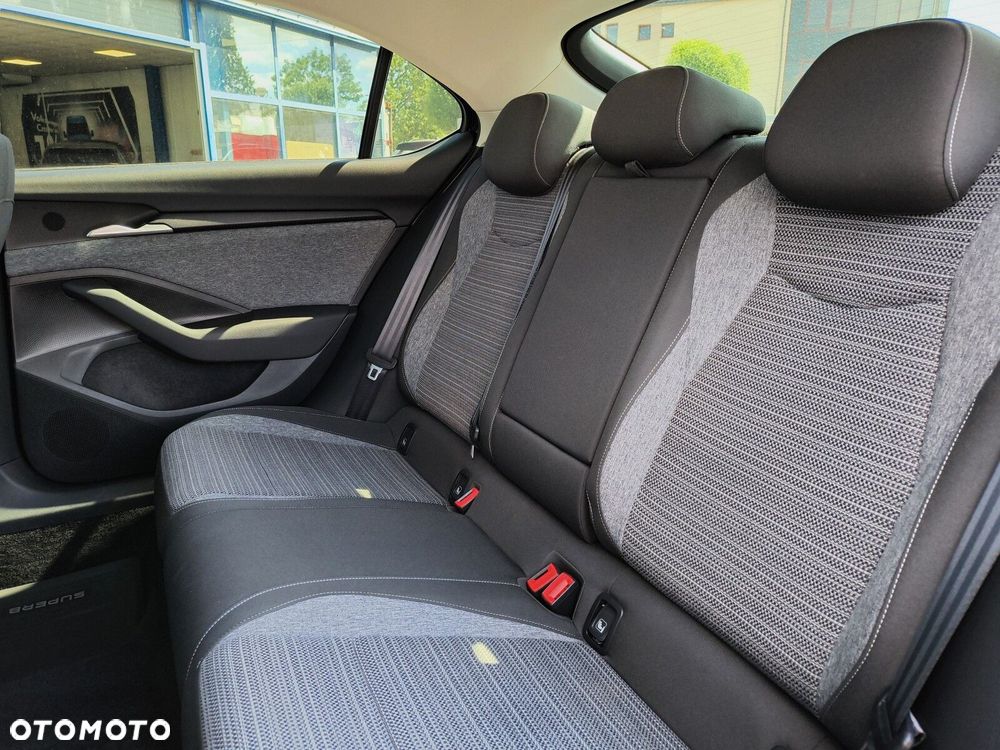 Skoda Superb 2.0 TSI Selection DSG - 27