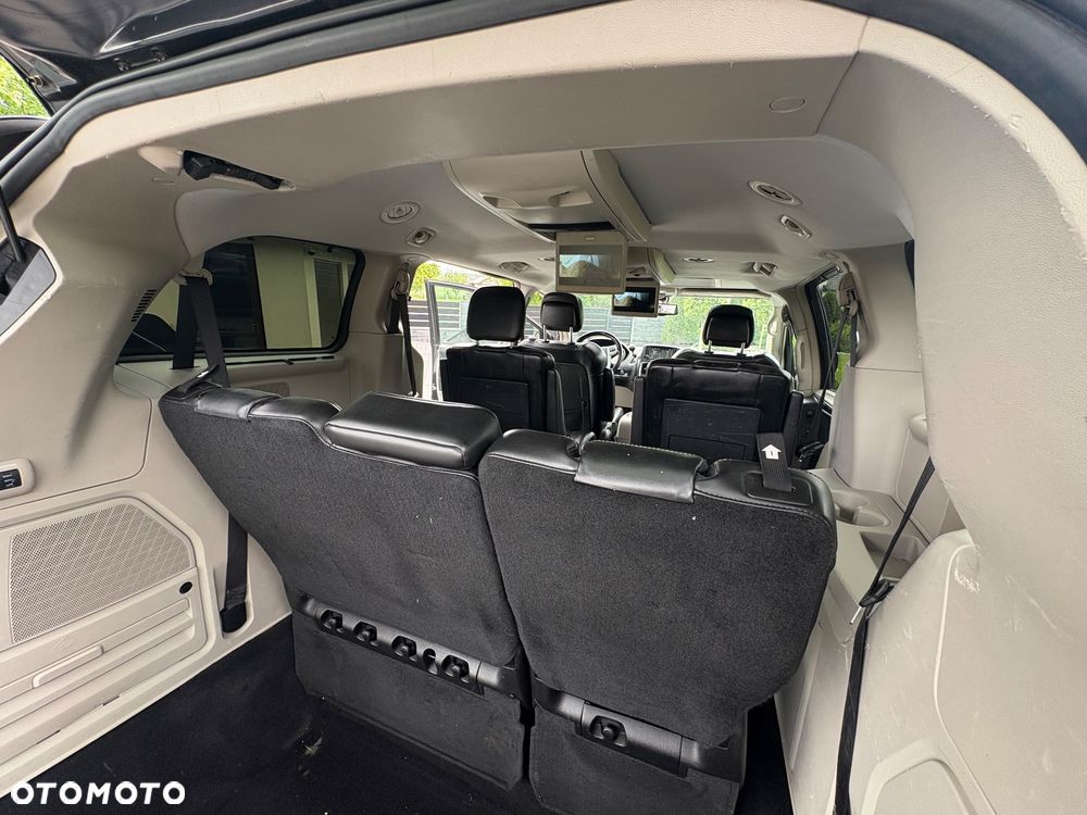 Chrysler Town & Country - 25