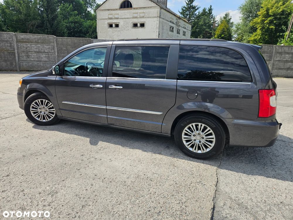 Chrysler Town & Country 3.6 Limited - 1