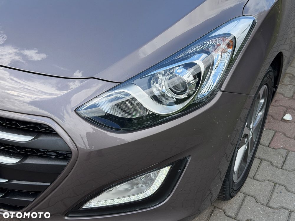 Hyundai i30 blue Kombi 1.4 YES Gold - 9