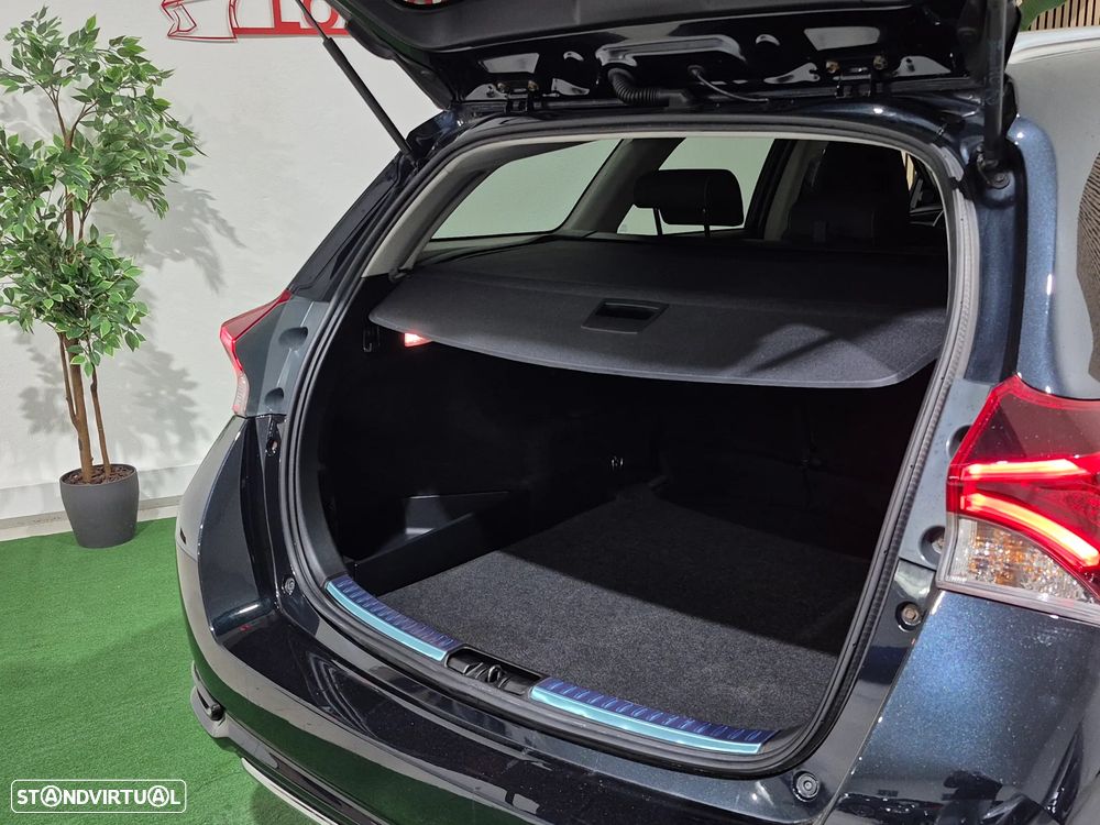 Toyota Auris Touring Sports 1.8 HSD Comfort +P.Techno+P.Sport - 32