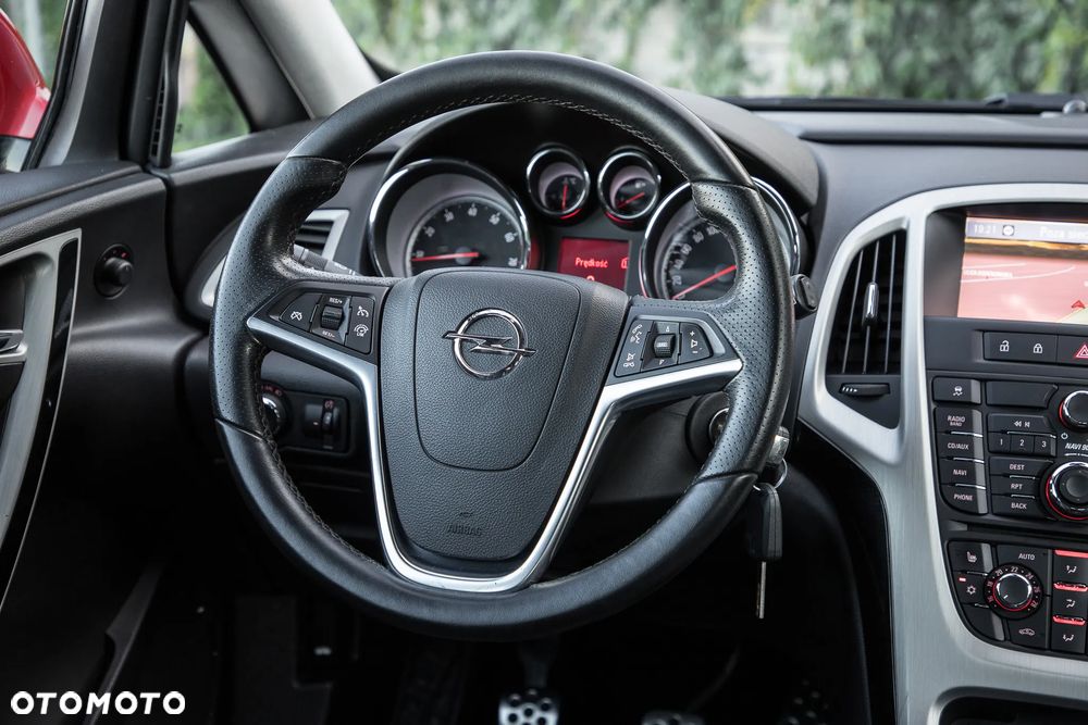 Opel Astra 1.6 Turbo Cosmo - 30