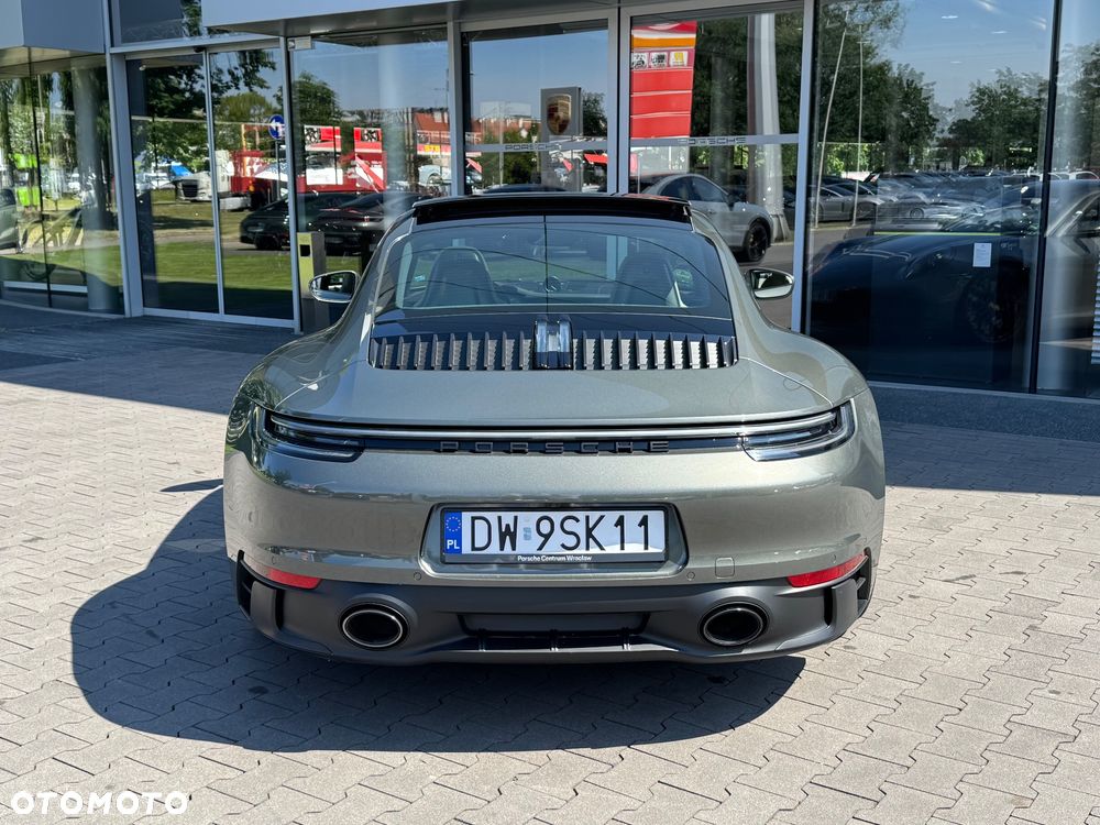 Porsche 911 Carrera 4 GTS - 13