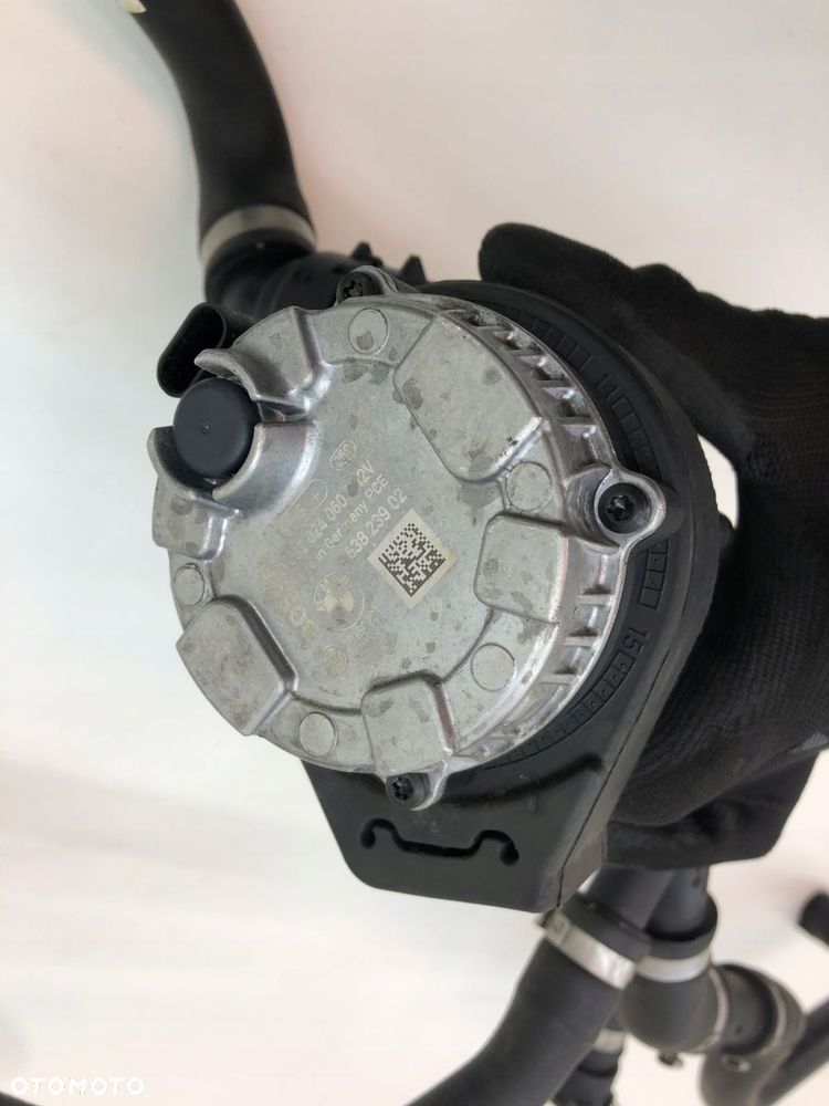 BMW F30 F31 DODATKOWA POMPA POMPY PŁYNU CHŁODNICZEGO 8616175 8638239 - 3