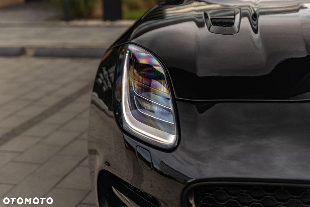 Jaguar F-Type R AWD - 33