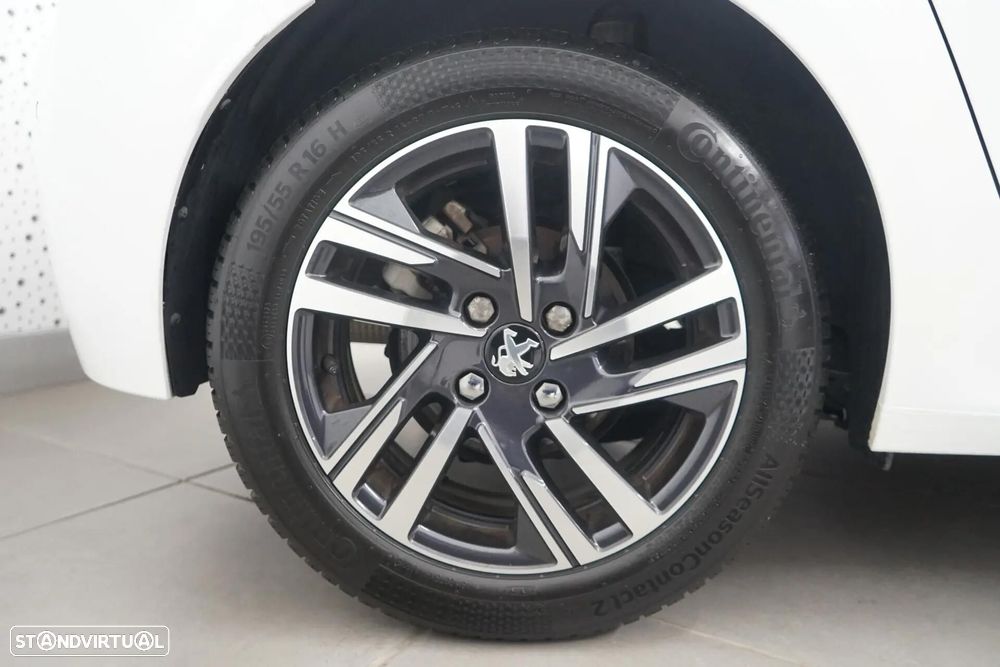 Peugeot 208 - 6