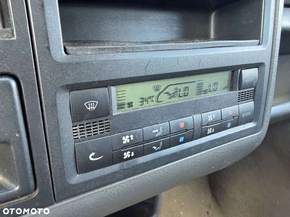Volkswagen Multivan - 19