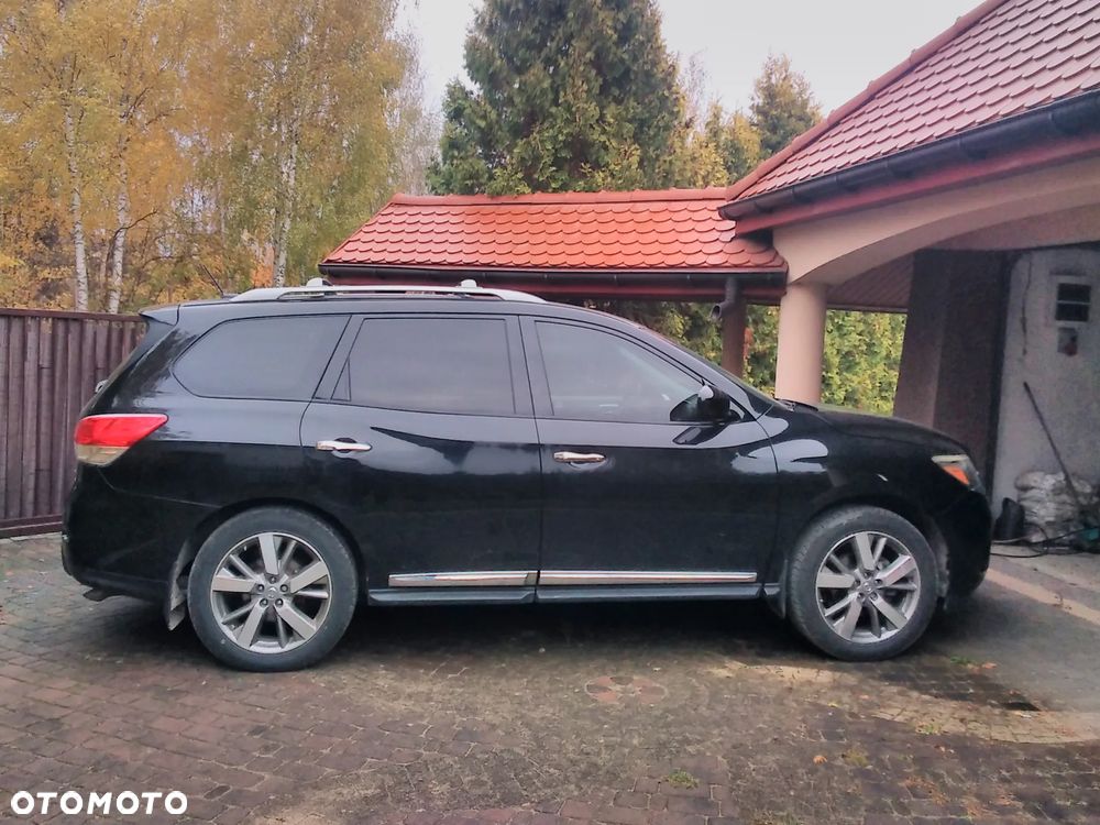 Nissan Pathfinder 3.0 D V6 LE EU5 - 7