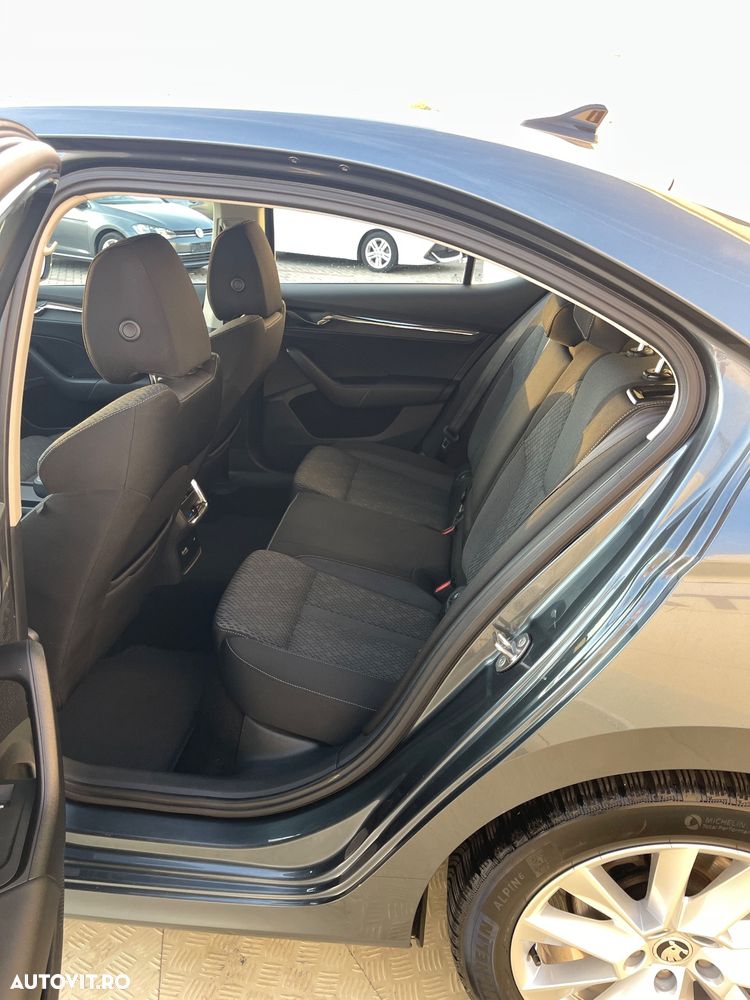 Skoda Octavia 2.0 TDI DSG Style - 26