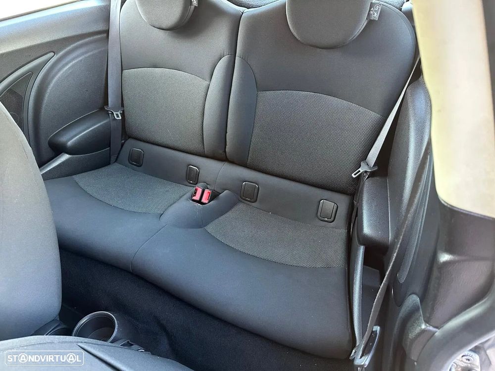 MINI 3 Portas One D - 12