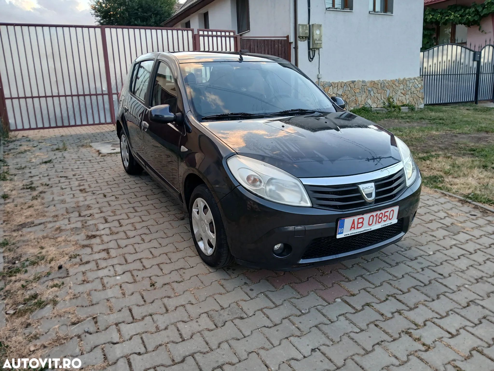 Dacia Sandero 1.2 16V 75 Laureate - 1