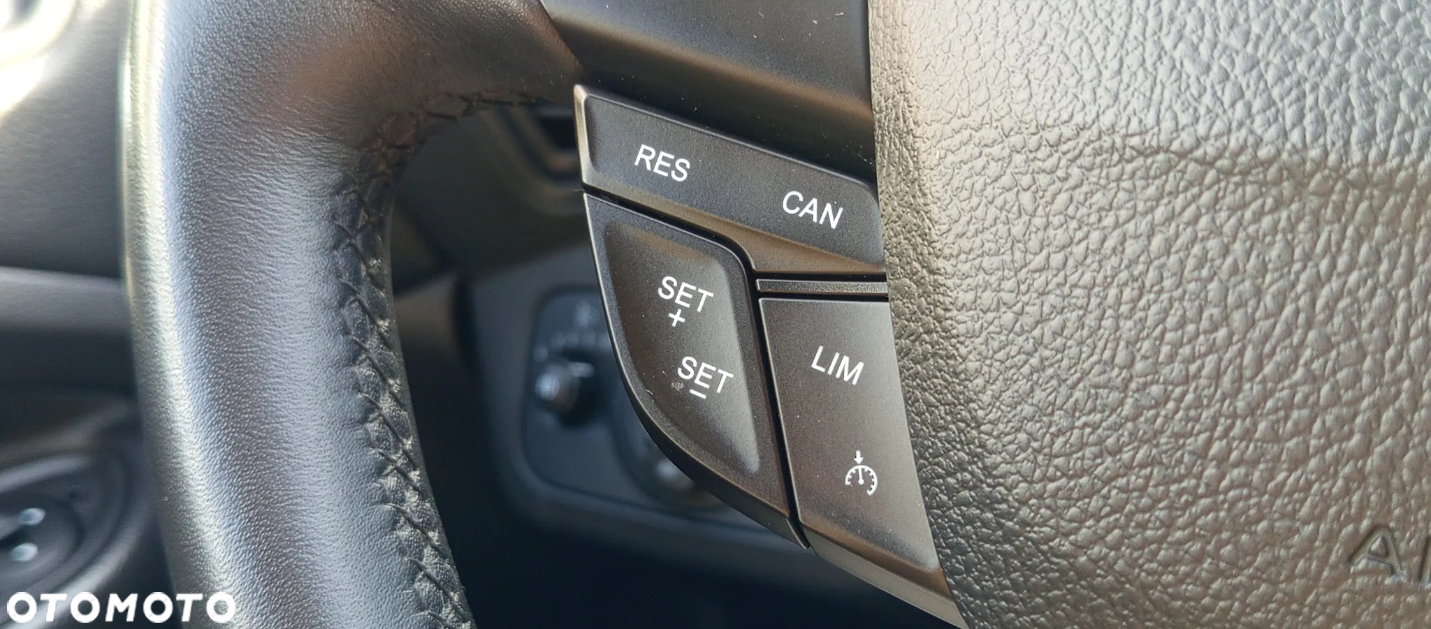 Ford Kuga - 25
