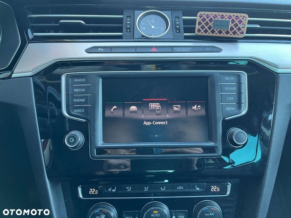 Volkswagen Passat - 19