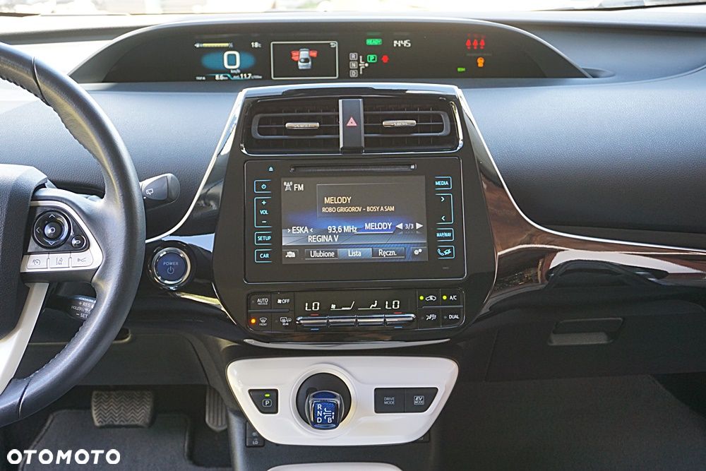Toyota Prius Hybrid Executive - 32
