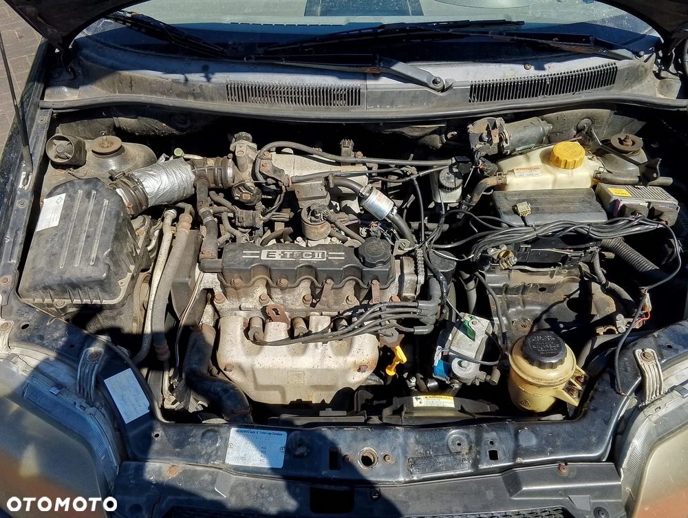 Daewoo Kalos (02-07r.) 1.4 B 82KM. Silnik F14S3 Skrzynia M79 lakier.Cały na części. GWARANCJA !!!  Przód Tył Zestaw Komplet Drzwi Klapa Zderzak Błotnik Maska Grill Atrapa Szyba Pas Lampa Lusterko Boczki Fotel Kanapa Kokpit Deska Rozdzielcza Przełącznik Włącznik Sterownik Przewody Wiązka Instalacja Moduł Komputer Czujnik Listwa Pompa Alternator Wtryski Głowica Rozrusznik Kompresor Sprzęgło Dwumas Silnik Skrzynia ABS Klimatyzacji Paliwa Wspomagania Kolektor Turbina Przepustnica Zawór Chłodnica Koło Hak Belka Sanki Zawieszenie Mcpherson Półoś Amortyzator Wydech Tłumik Zacisk Most - 2