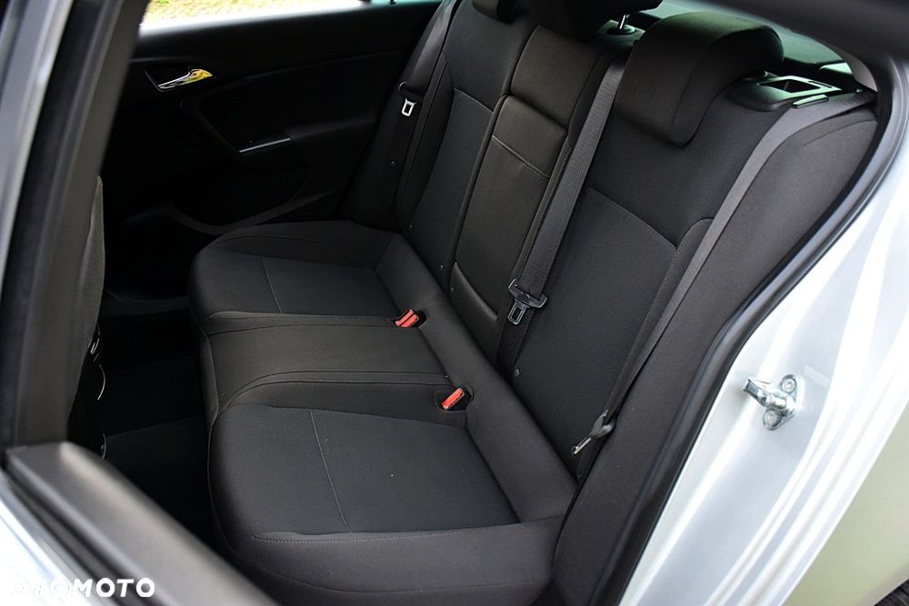 Opel Insignia 1.8 Executive - 8