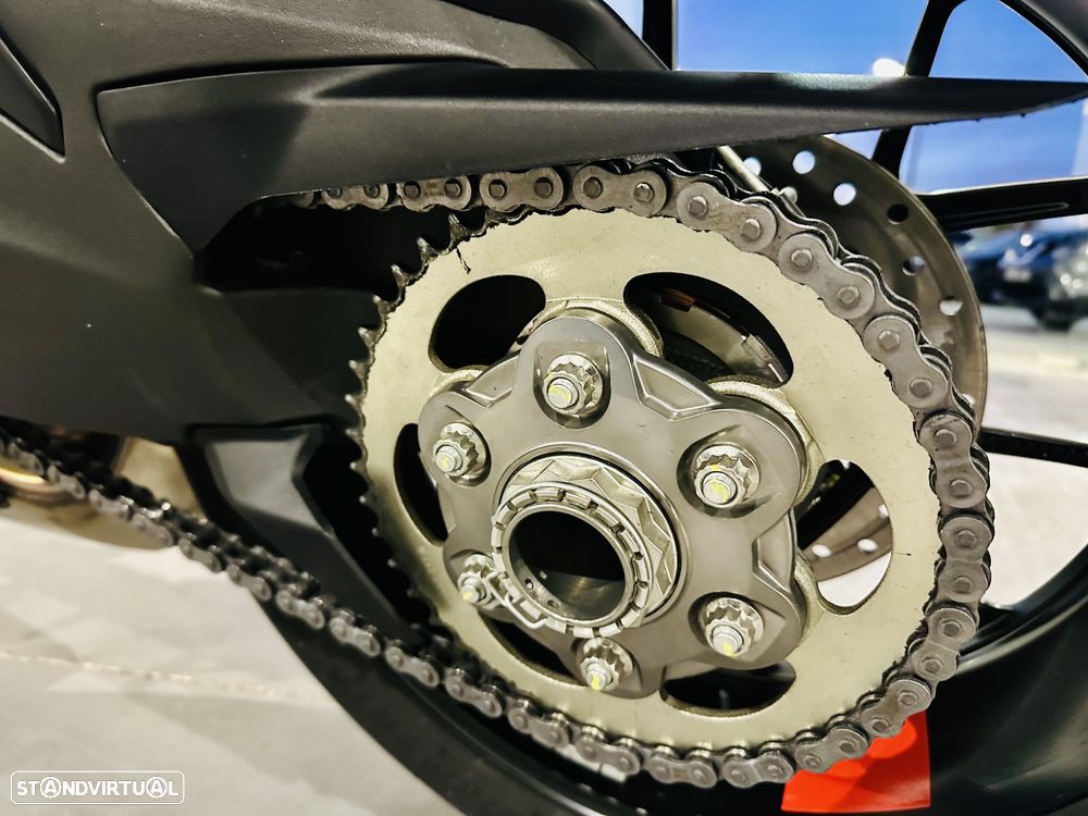 Ducati Streetfighter V2 - 9