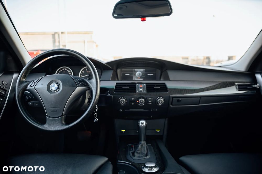 BMW Seria 5 545i - 28