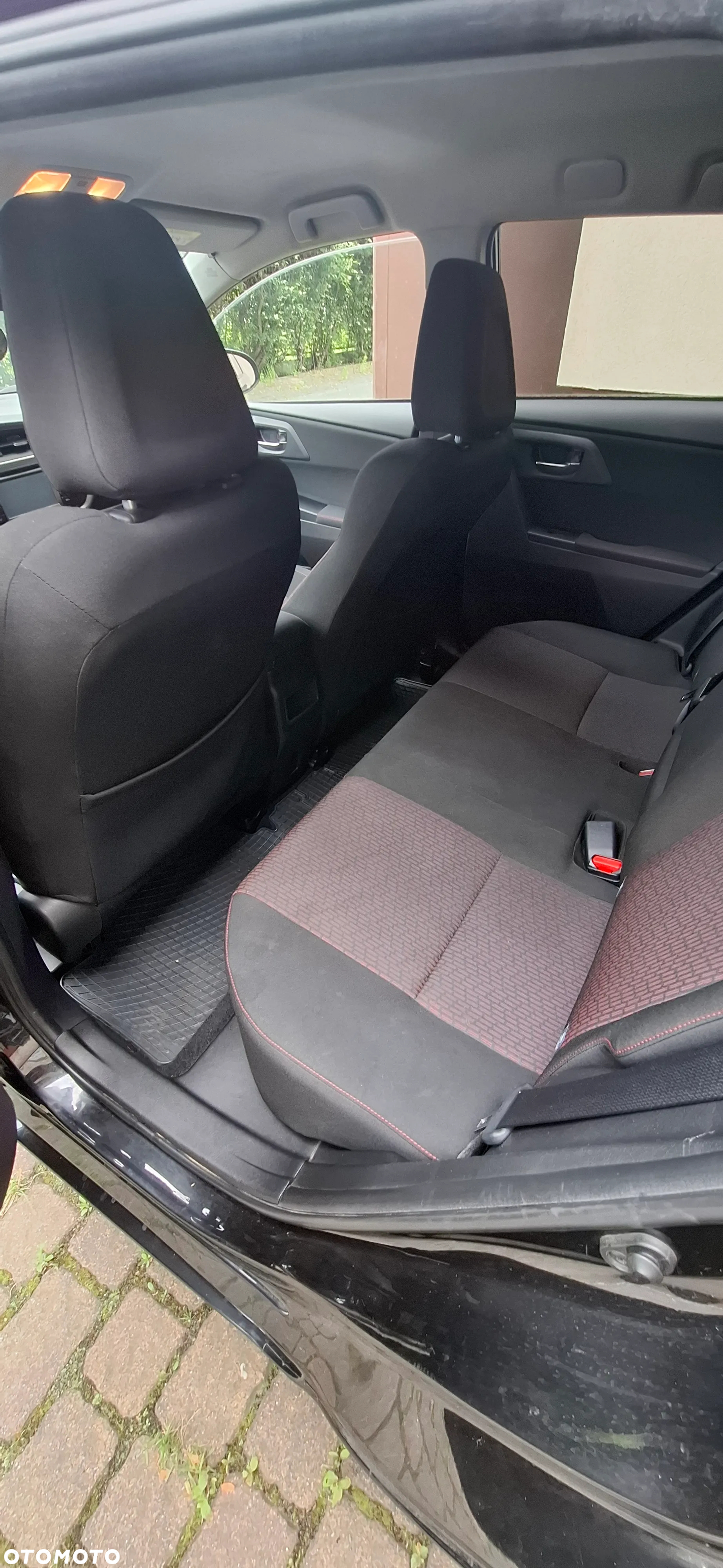 Toyota Auris 1.6 Red - 14