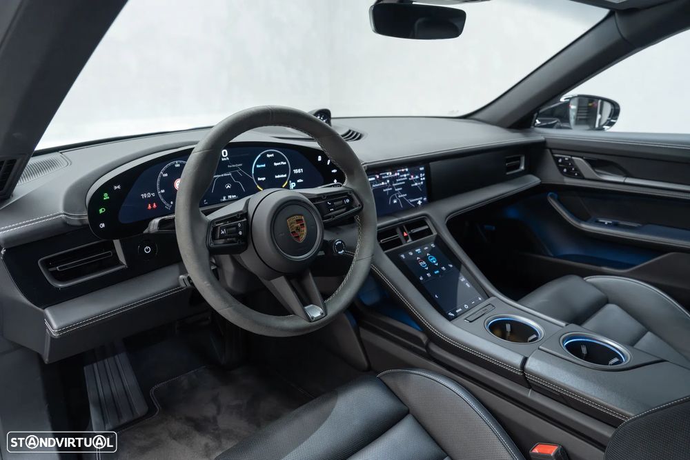 Porsche Taycan Cross Turismo 4 - 21