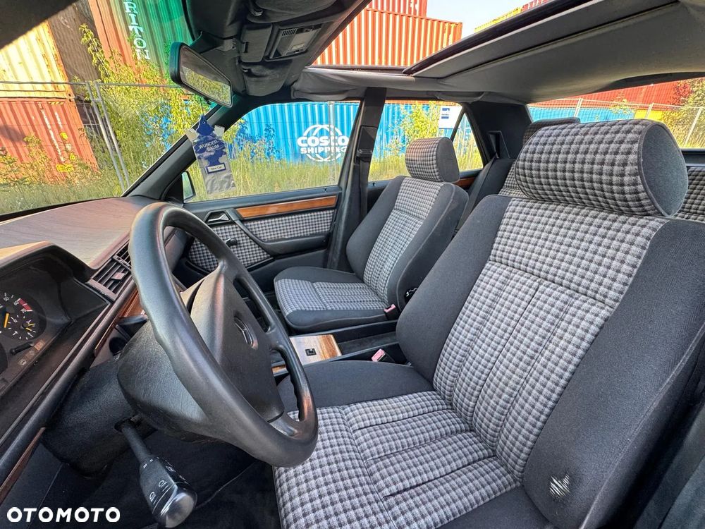 Mercedes-Benz W124 (1984-1993) - 24