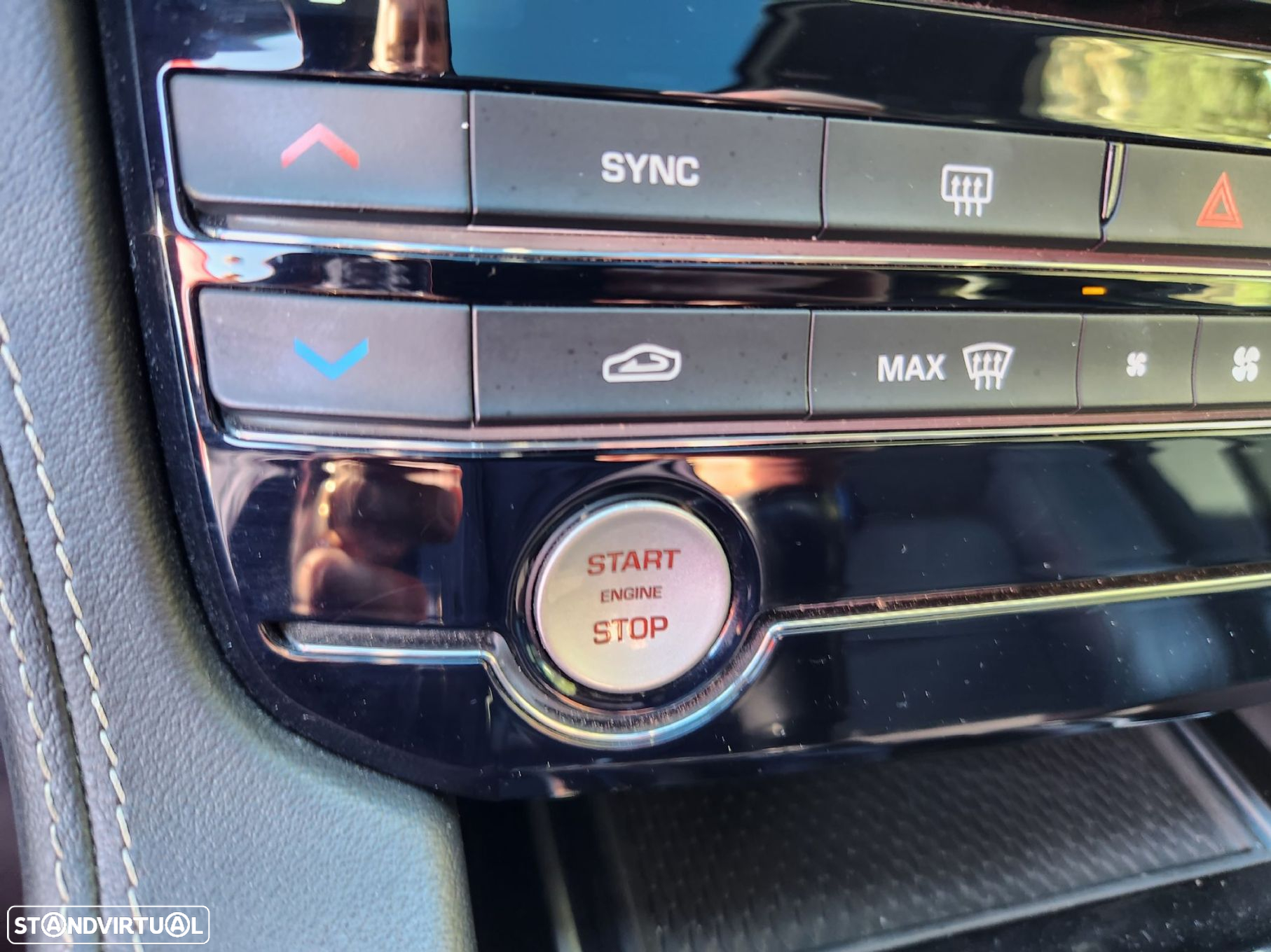 Jaguar F-Pace 2.0 i4D R-Sport - 36