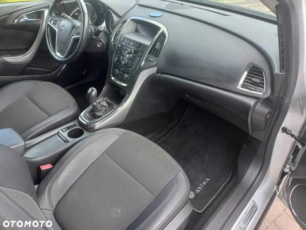 Opel Astra 1.6 150 Jahre - 11