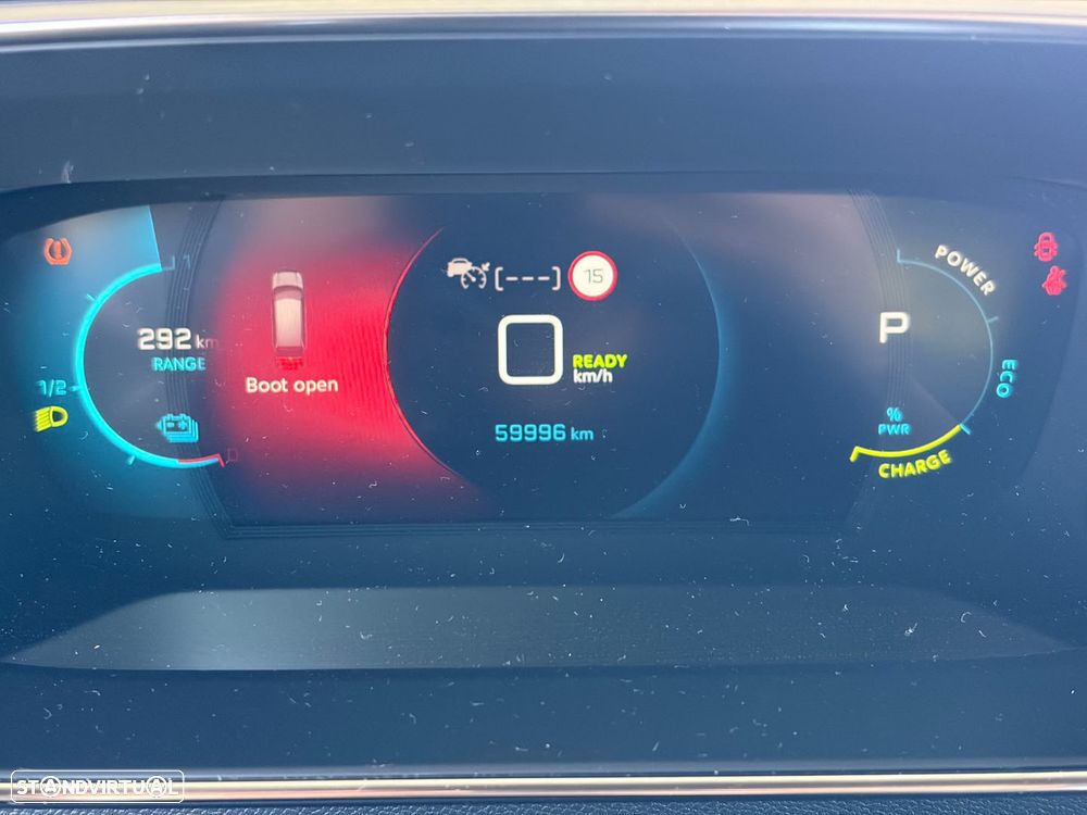 Peugeot e-2008 Allure - 6
