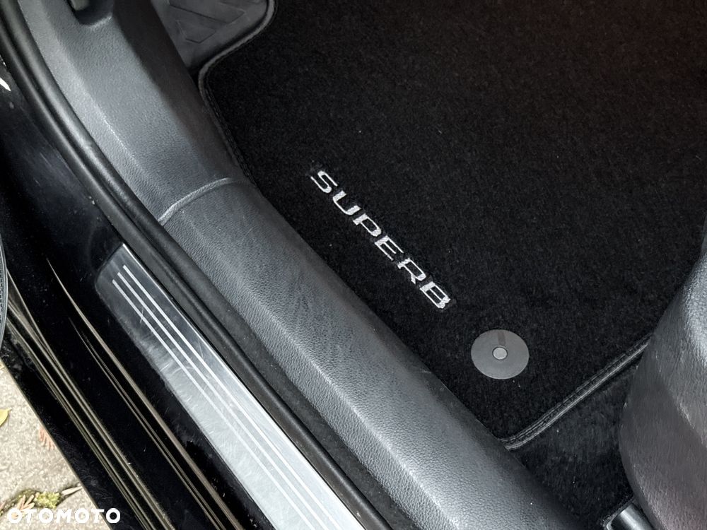 Skoda Superb 2.0 TDI DSG Ambition - 27