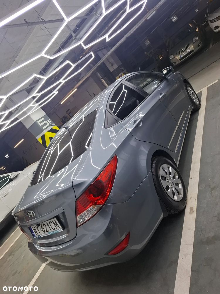 Hyundai Accent - 3