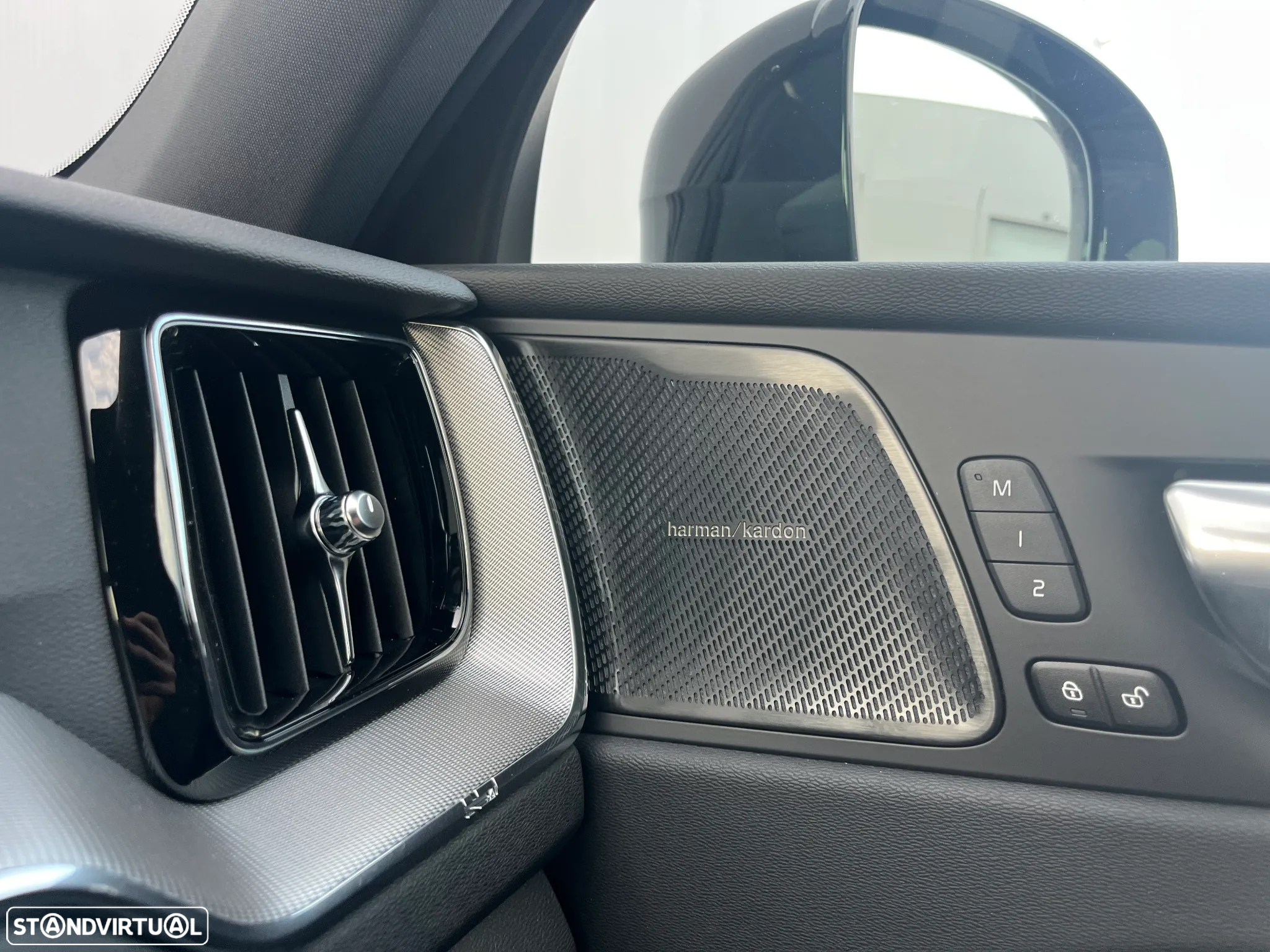 Volvo XC 60 2.0 T6 PHEV Plus Dark AWD - 27