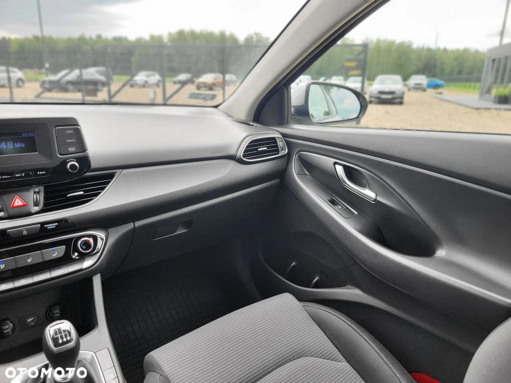 Hyundai i30 1.5 DPI Classic + - 11