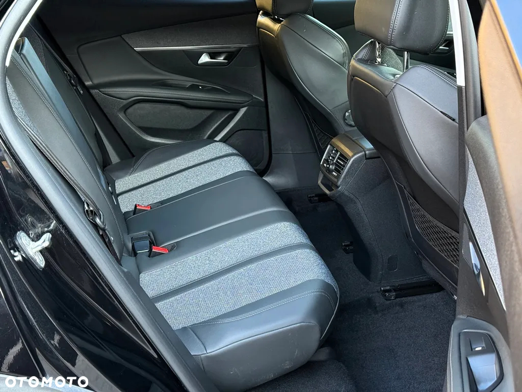 Peugeot 3008 1.5 BlueHDi Allure S&S EAT8 - 36