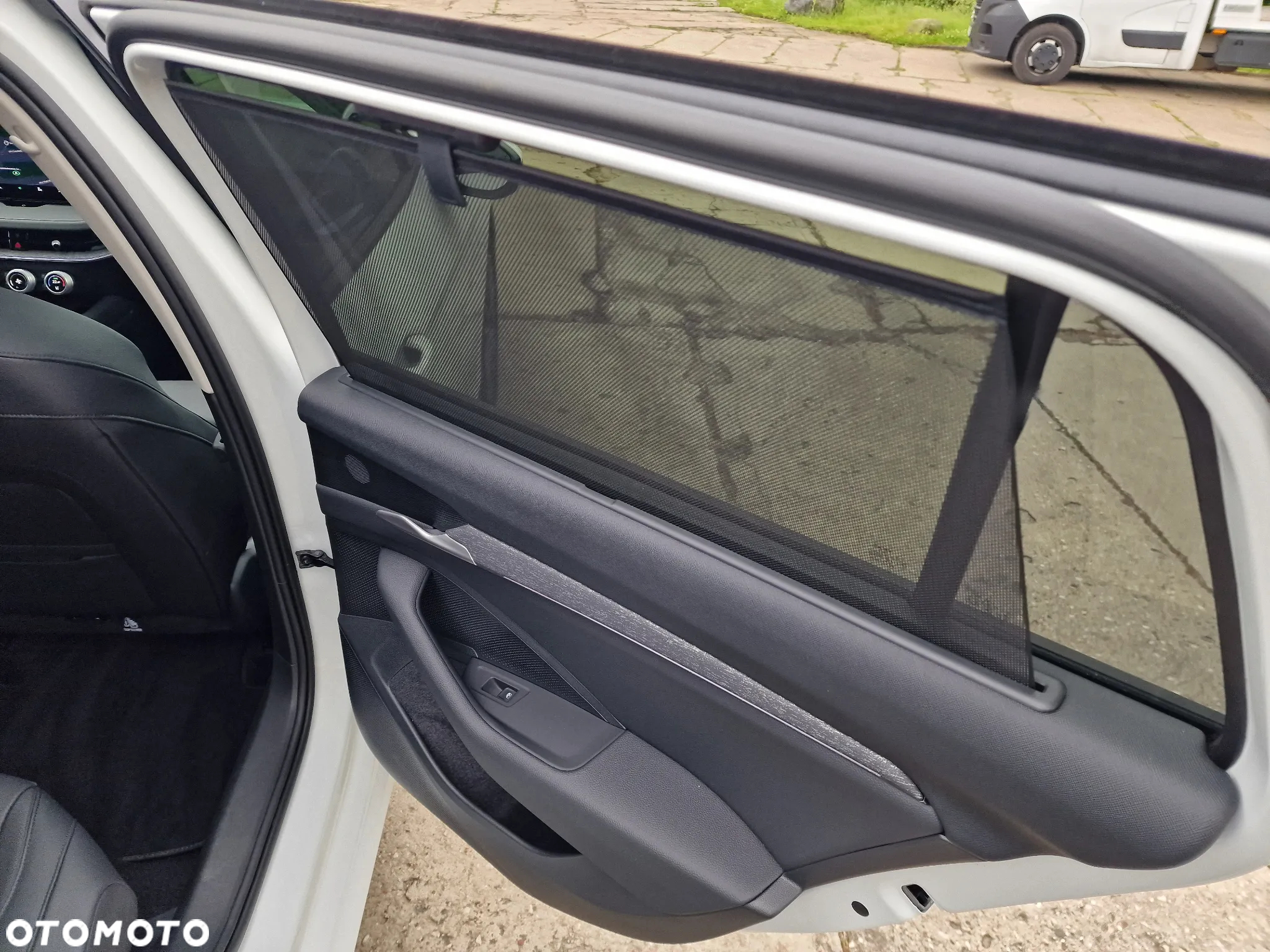 Skoda Superb 2.0 TDI DSG Premium Edition - 11