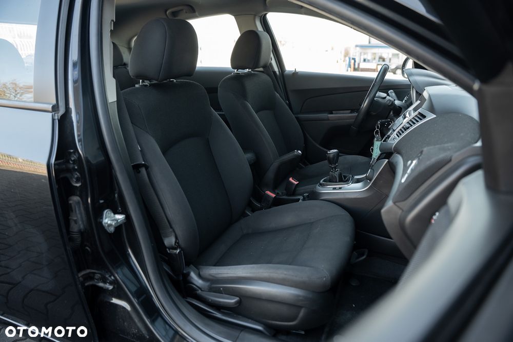 Chevrolet Cruze 1.6 LT - 25