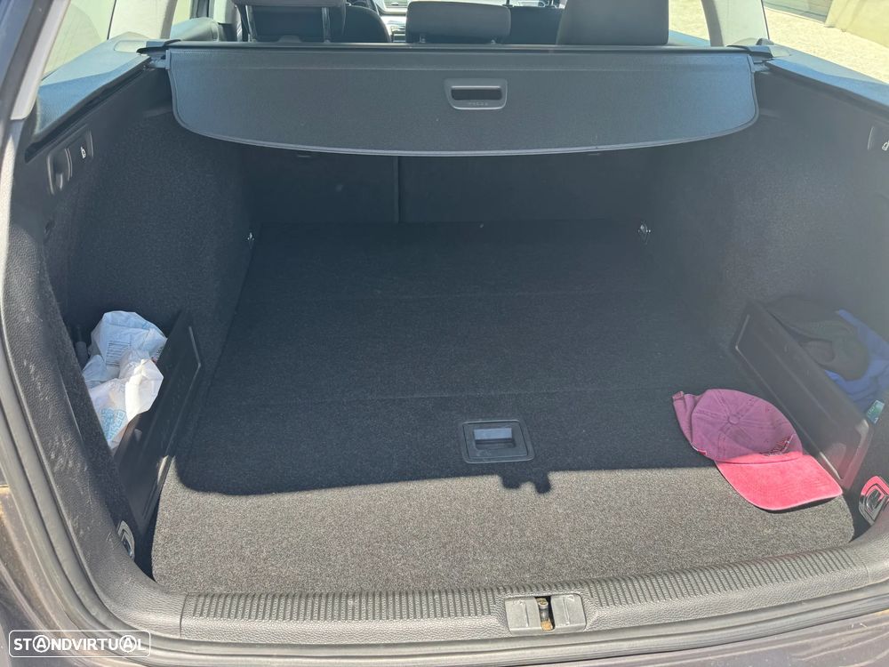VW Passat Variant 1.6 TDI DPF BlueMotion - 9